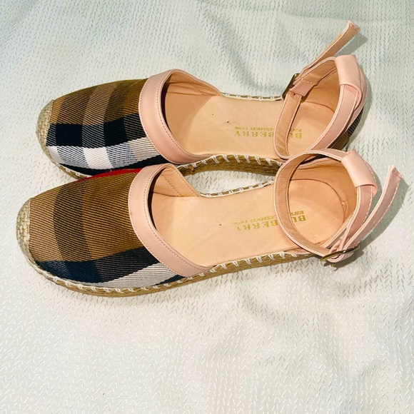 BB CHECK LOGO ๐ธ
ANKLE BUCKLE UP ESPADRILLES ๐บ - Picture 4 of 11